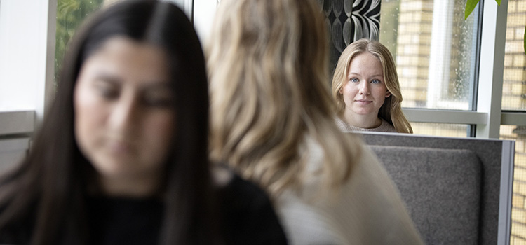 Bild på gymnasieelever.